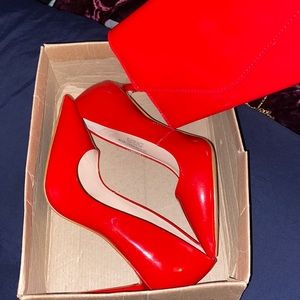 ✨Red Steve Madden pumps with purse to match
